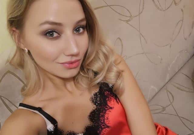 Über unseren Satin Fetisch vor der Cam chatten